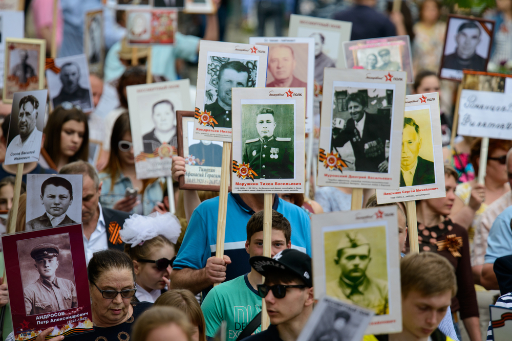 В ДРК прошёл &laquo;Бессмертный полк&raquo; с 10-метровым флагом России