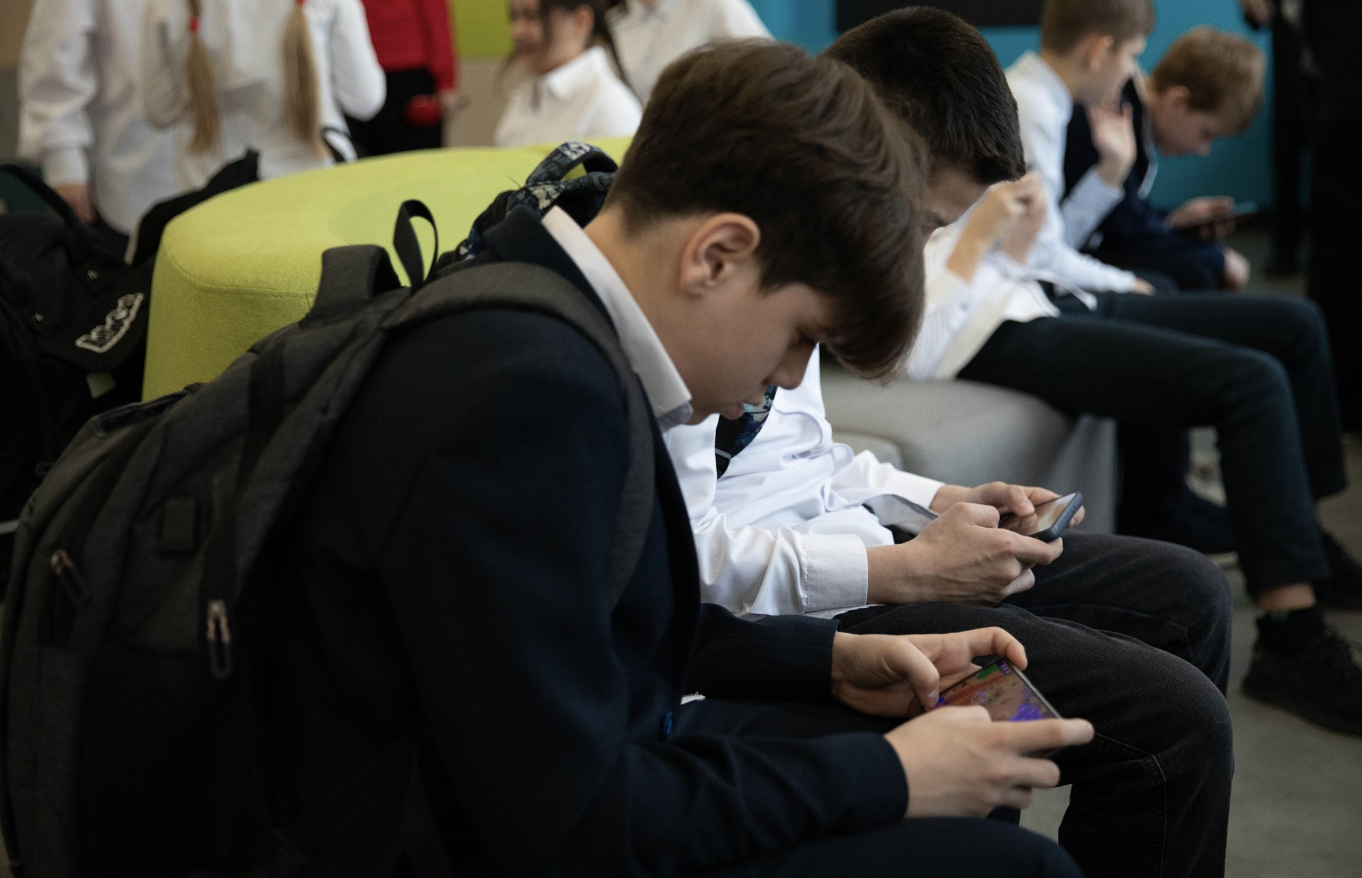 В одной из школ Томской области запретили одежду с иностранными надписями