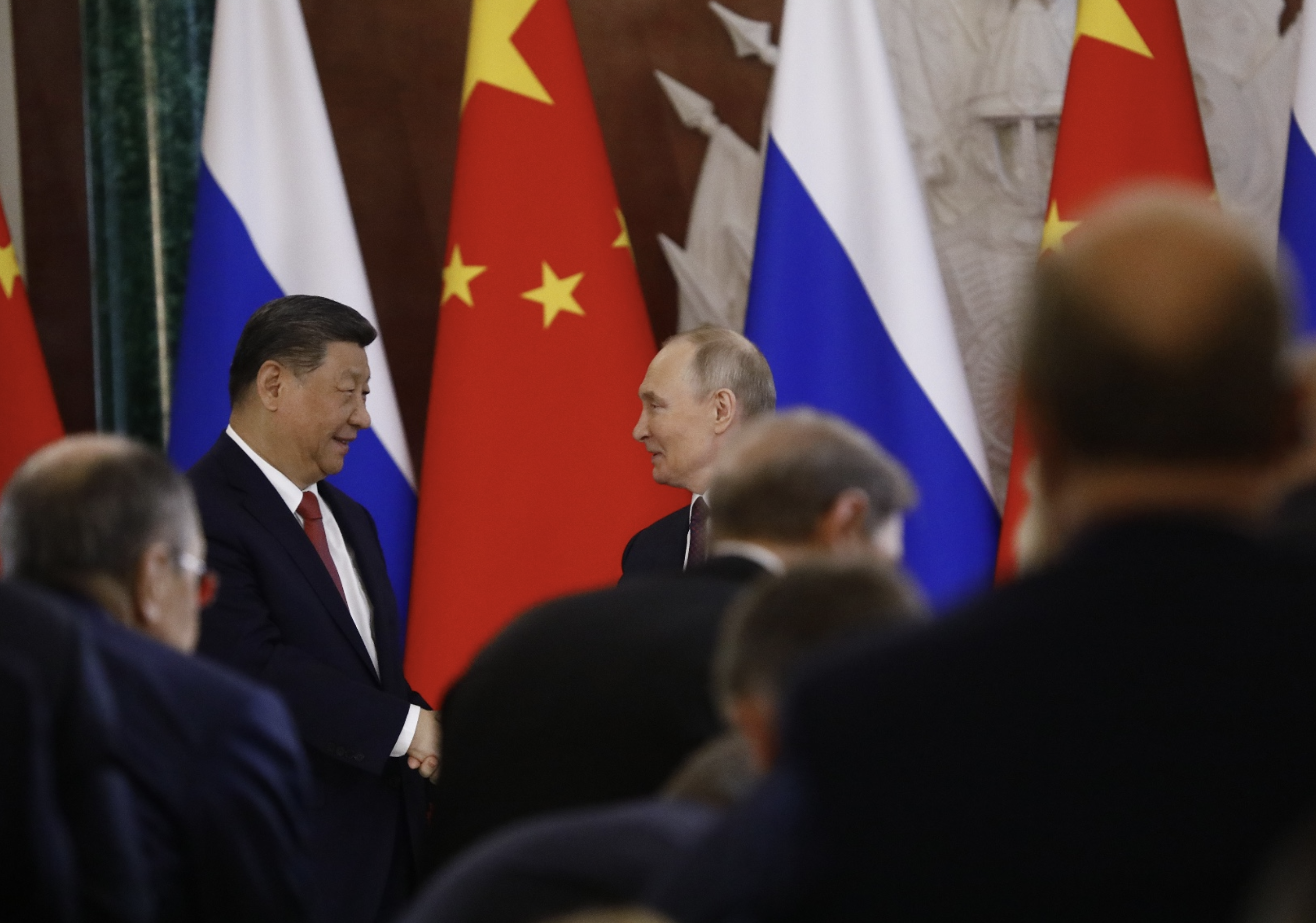Путин назвал содержательной беседу с Си Цзиньпином в узком составе в Пекине