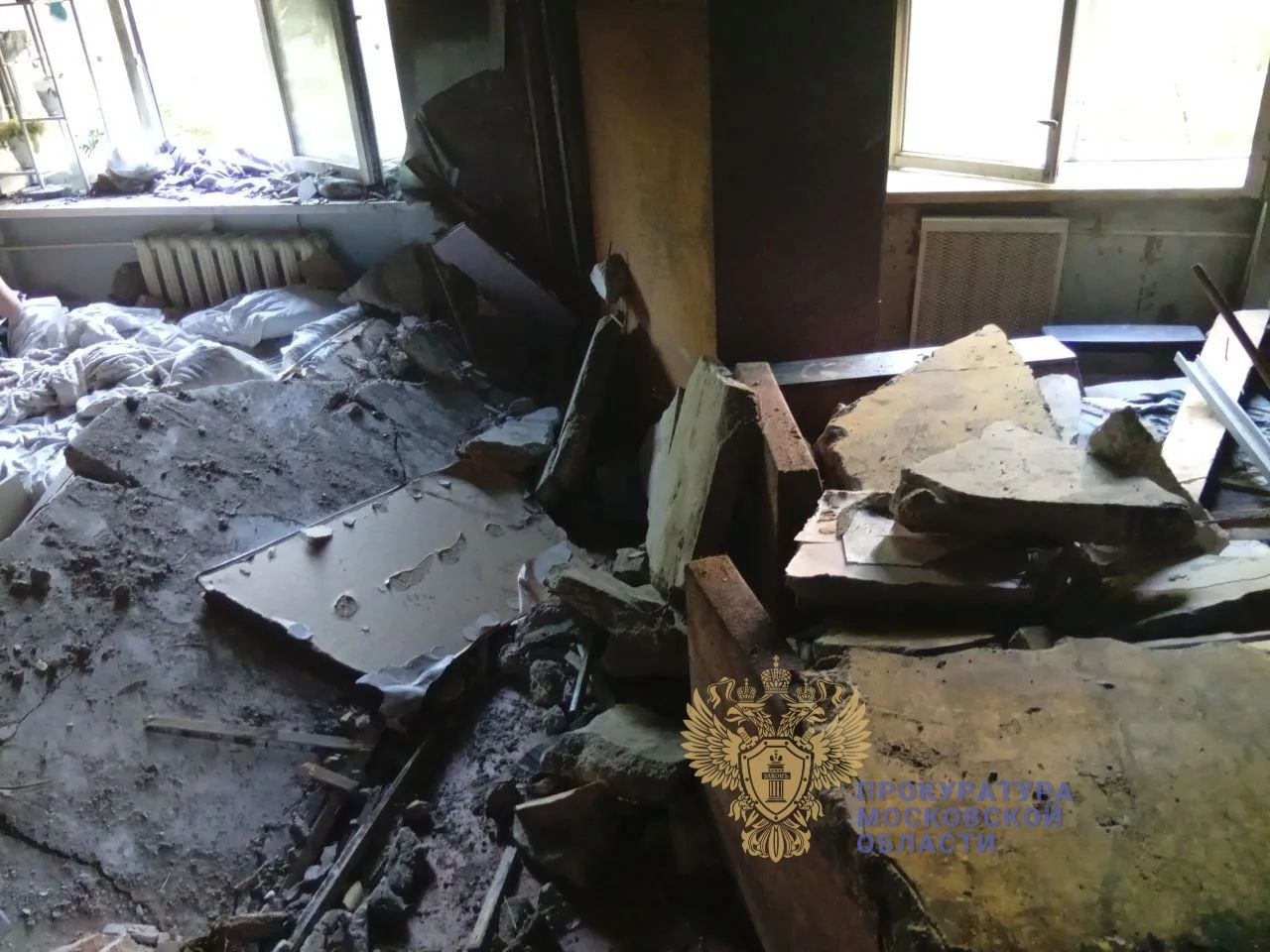 Взрыв газа стал причиной пожара с двумя погибшими в пятиэтажном доме в Лобне