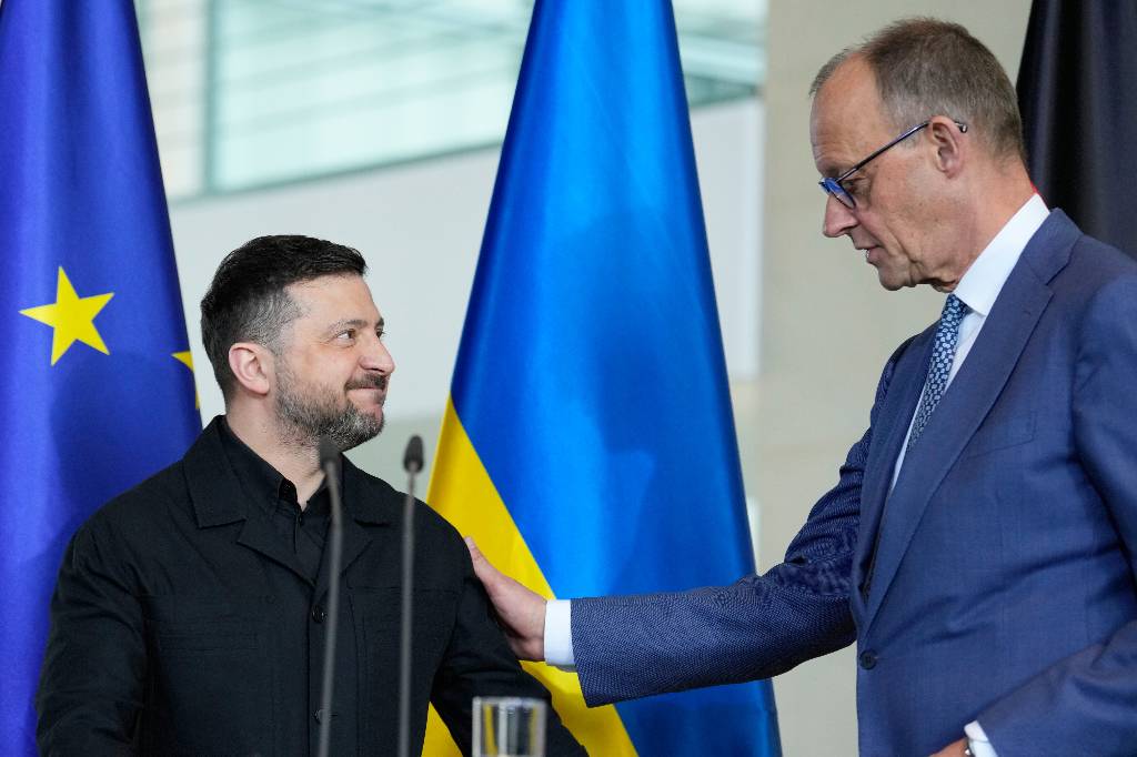Во Франции предрекли ЕС разорение из-за &laquo;безумной&raquo; идеи Мерца по Украине