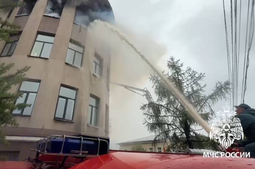 В Иркутске ликвидировали открытое горение в здании НИИ благородных металлов