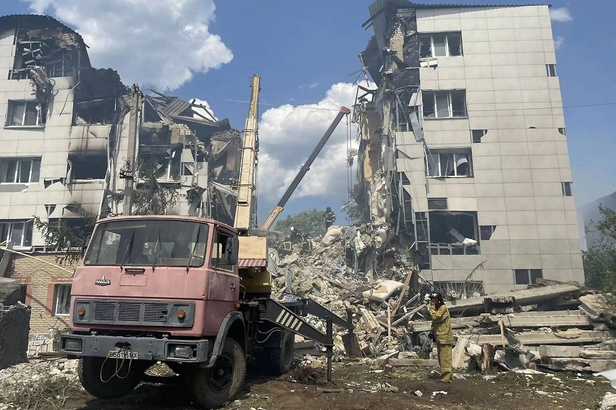&laquo;Пожалуйста, ребят, достаньте&raquo;: Появилось душераздирающее видео спасения студентки в Старобельске
