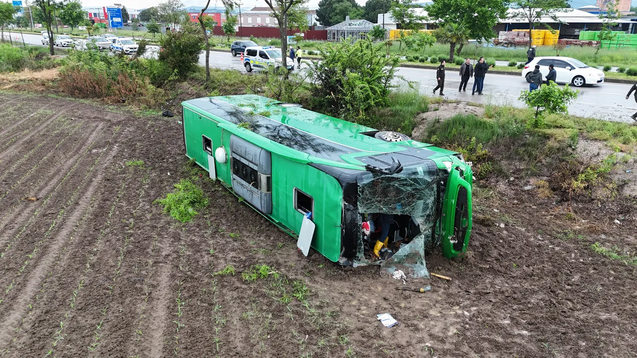 Автобус с туристами перевернулся в Турции, пострадали 46 человек
