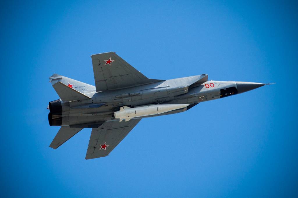 РВ: Истребители МиГ-31 выпустили ракеты &laquo;Кинжал&raquo; по всей территории Украины