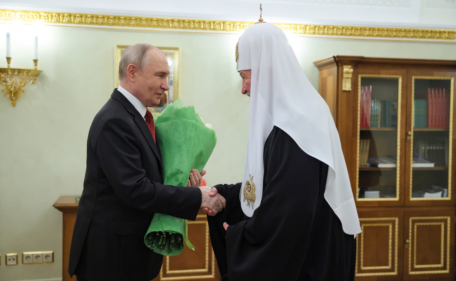 Путин поздравил патриарха Кирилла с Днём тезоименитства