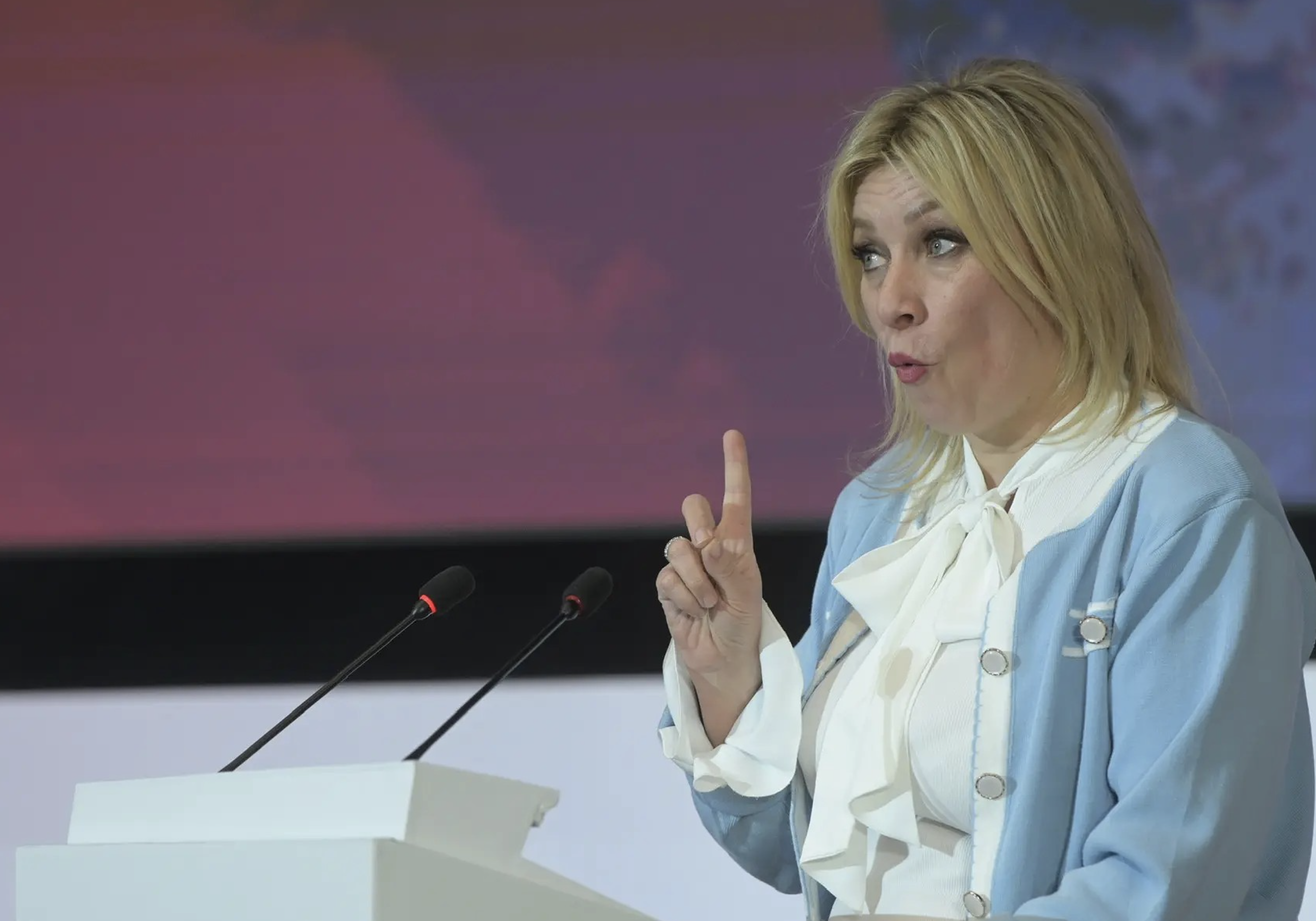 Захарова связала дешёвое пиво в парламенте Британии с ложью про &laquo;руку Кремля&raquo;