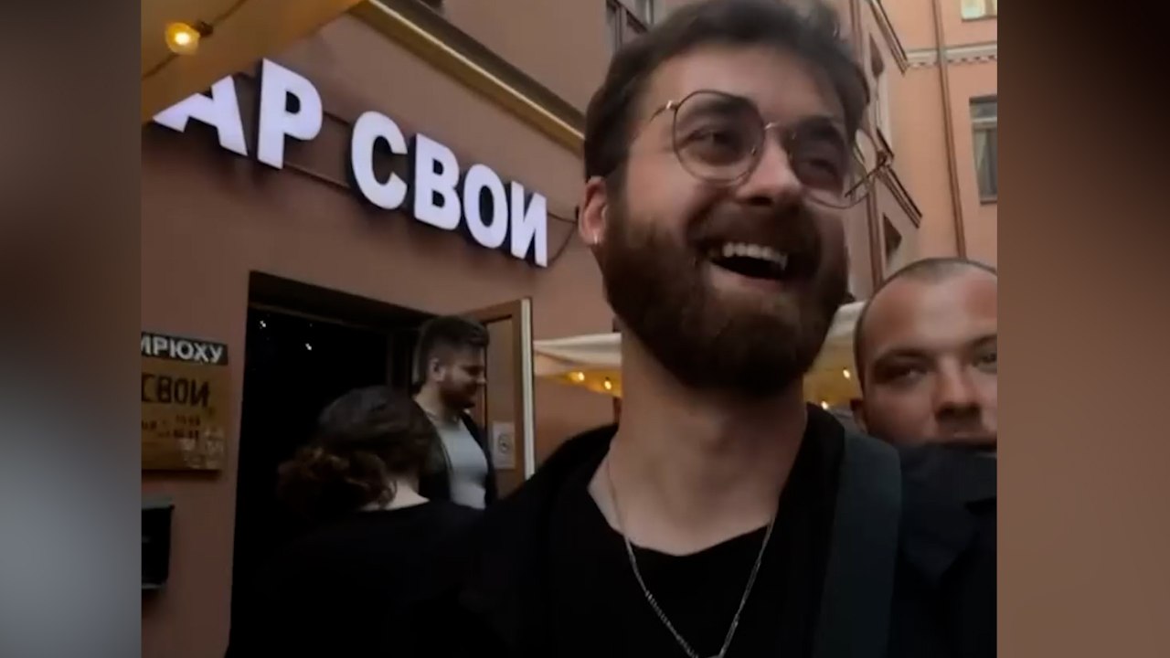 &laquo;Гарри, покажи палочку!&raquo;: Бородатый двойник Дэниэла Рэдклиффа покорил бары в Москве своей &laquo;волшебной&raquo; внешностью