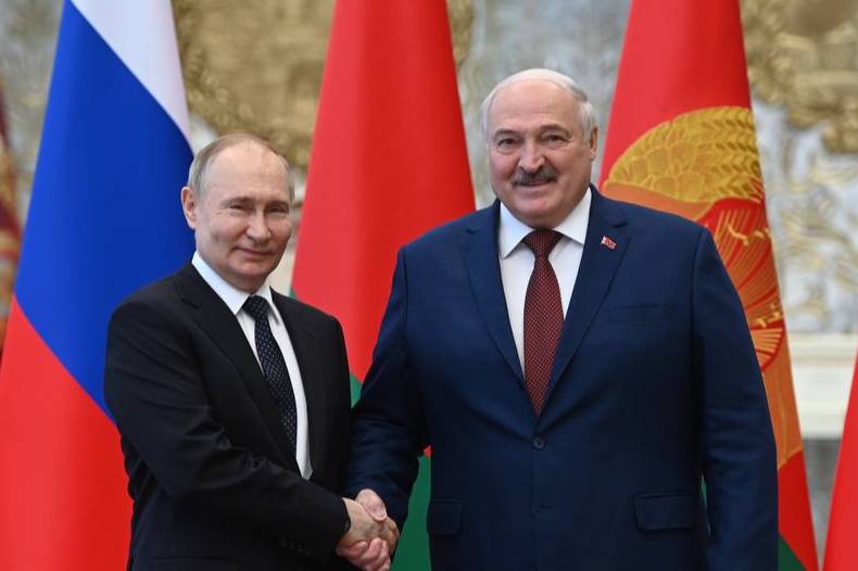 Путин и Лукашенко проговорили в Астане почти полтора часа