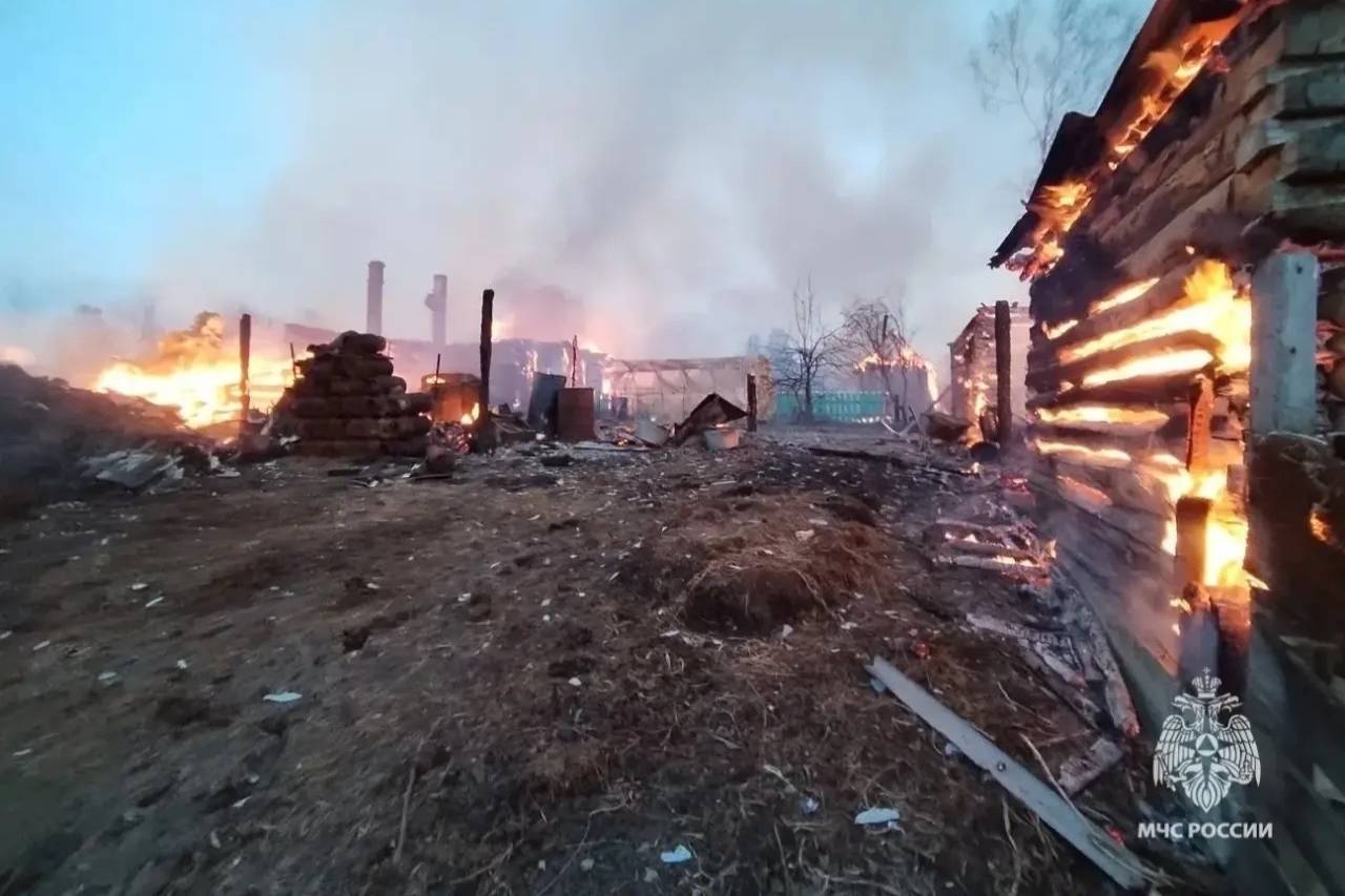 В Томской области огонь повредил 16 домов в селе Новоильинка