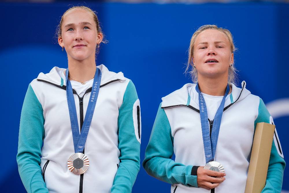 Россиянки Андреева и Шнайдер проиграли финал парного турнира WTA в Мадриде