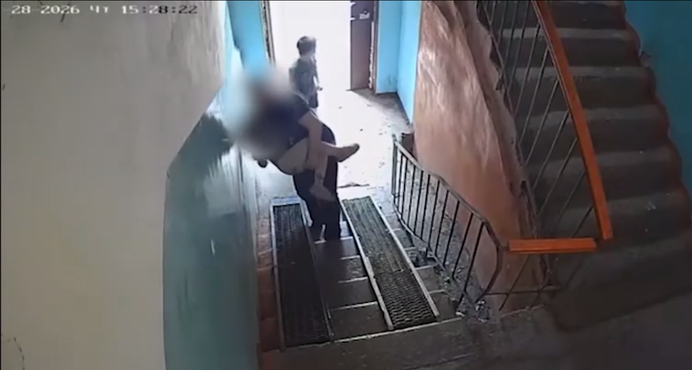 В Тюмени задержали педофила, напавшего на пятилетнюю девочку в подъезде