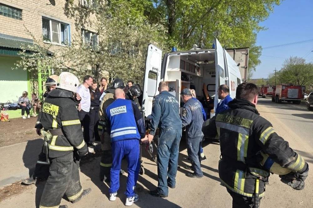 Три человека пострадали при обрушении стены общежития в Малоярославце