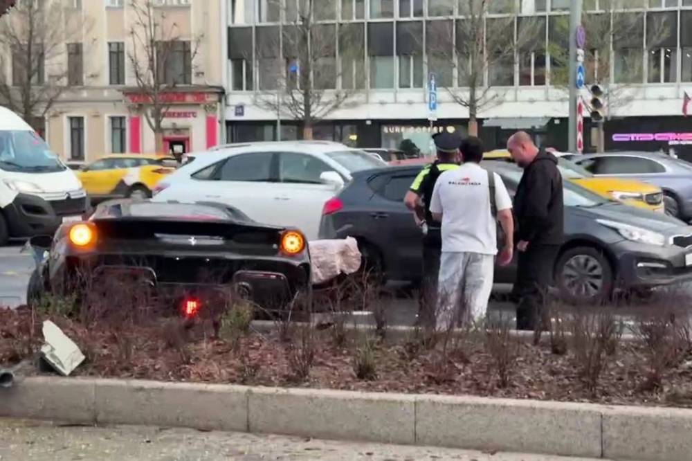 Раскрыта стоимость Ferrari, разбитого рэпером Navai в Москве