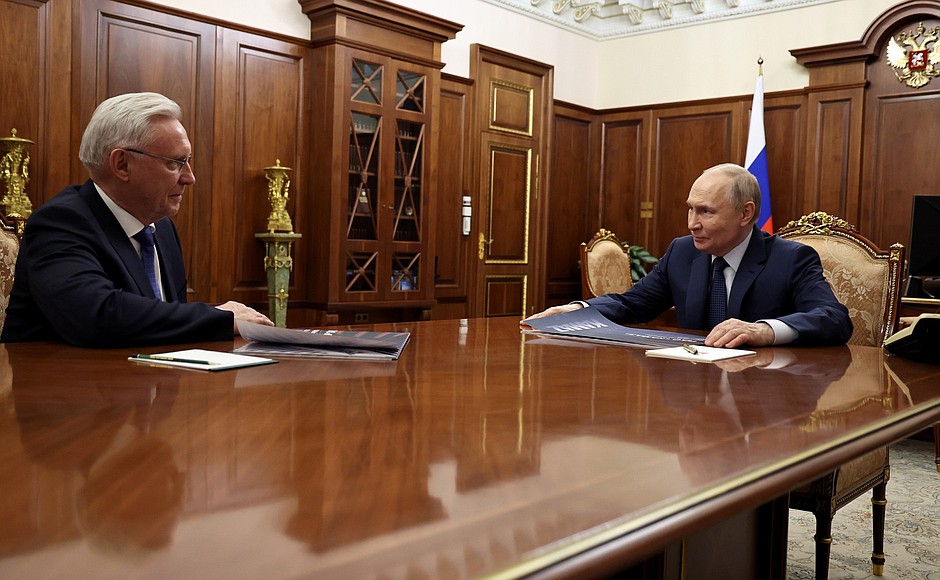Путин похвалил &laquo;Камаз&raquo; за контакты с военными при разработке техники для СВО