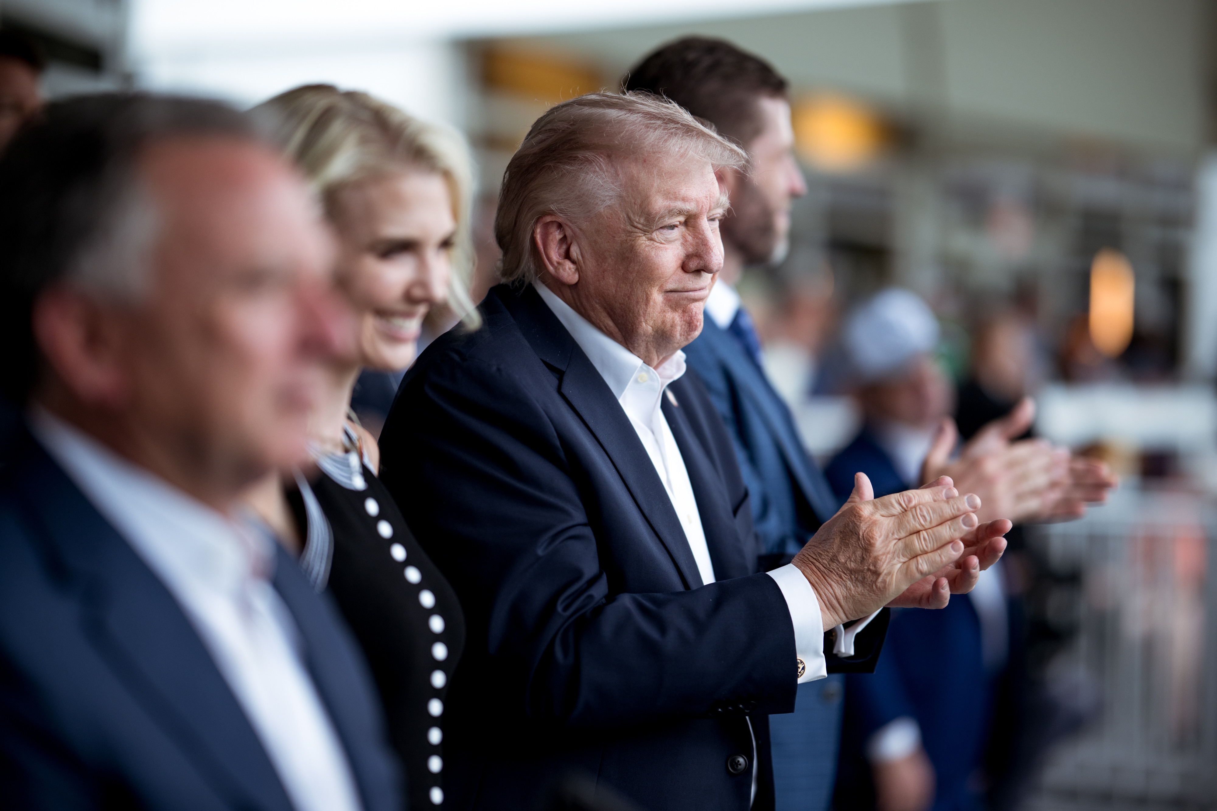 Трамп назвал удары по Ирану любовным похлопыванием и заявил о перемирии