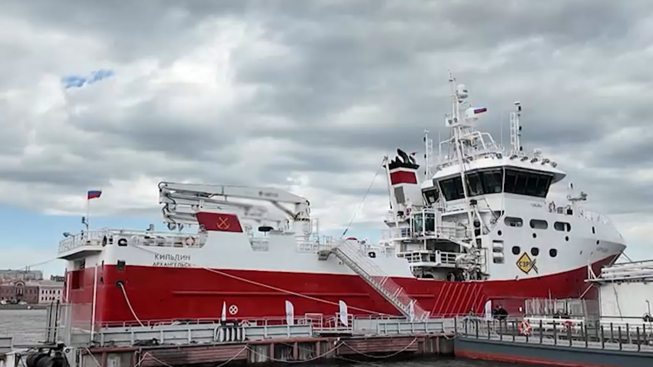 Четырёхэтажная фабрика на воде: Серийный российский краболов готовится к промыслу
