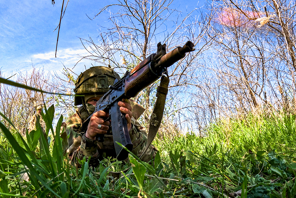 Новости СВО 10 мая: штурм высоток Константиновки, зачистка Комаровки, 116-я бригада ВСУ бежит из-под Андреевки, Киев 9 тысяч раз нарушил перемирие