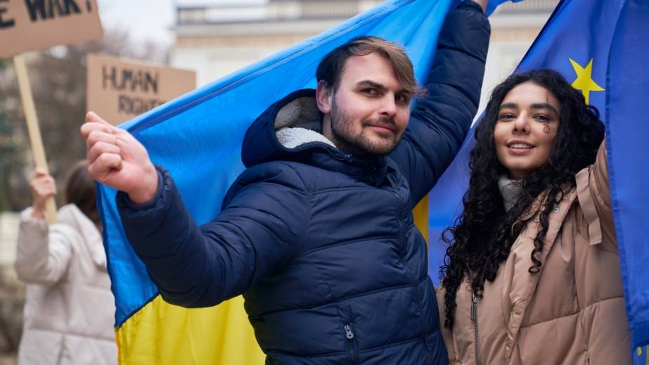 Кредит под человеческий ресурс: Как Евросоюз намерен вернуть украинцев на войну