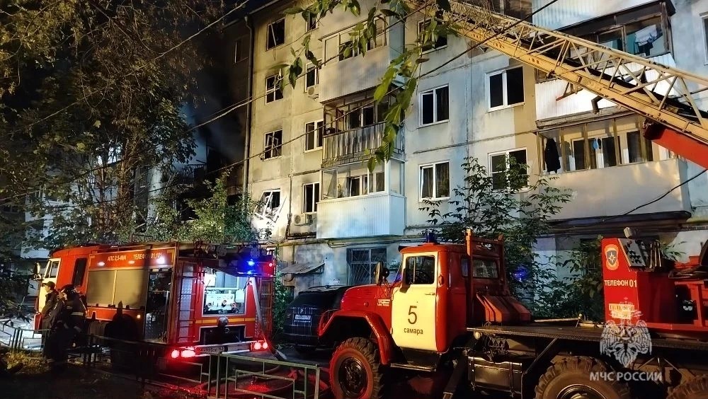 При взрыве газа и пожаре в Самаре пострадали пять человек, включая детей