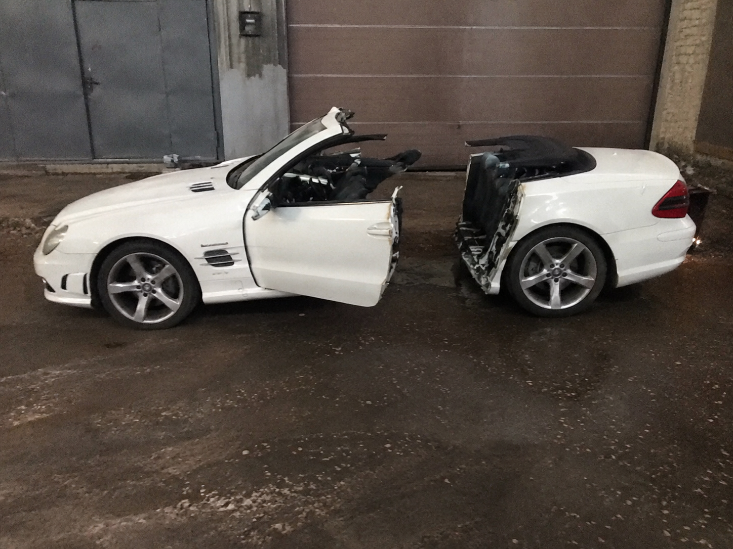 Москвич распилил Mercedes SL пополам, чтобы не отдавать его бывшей жене