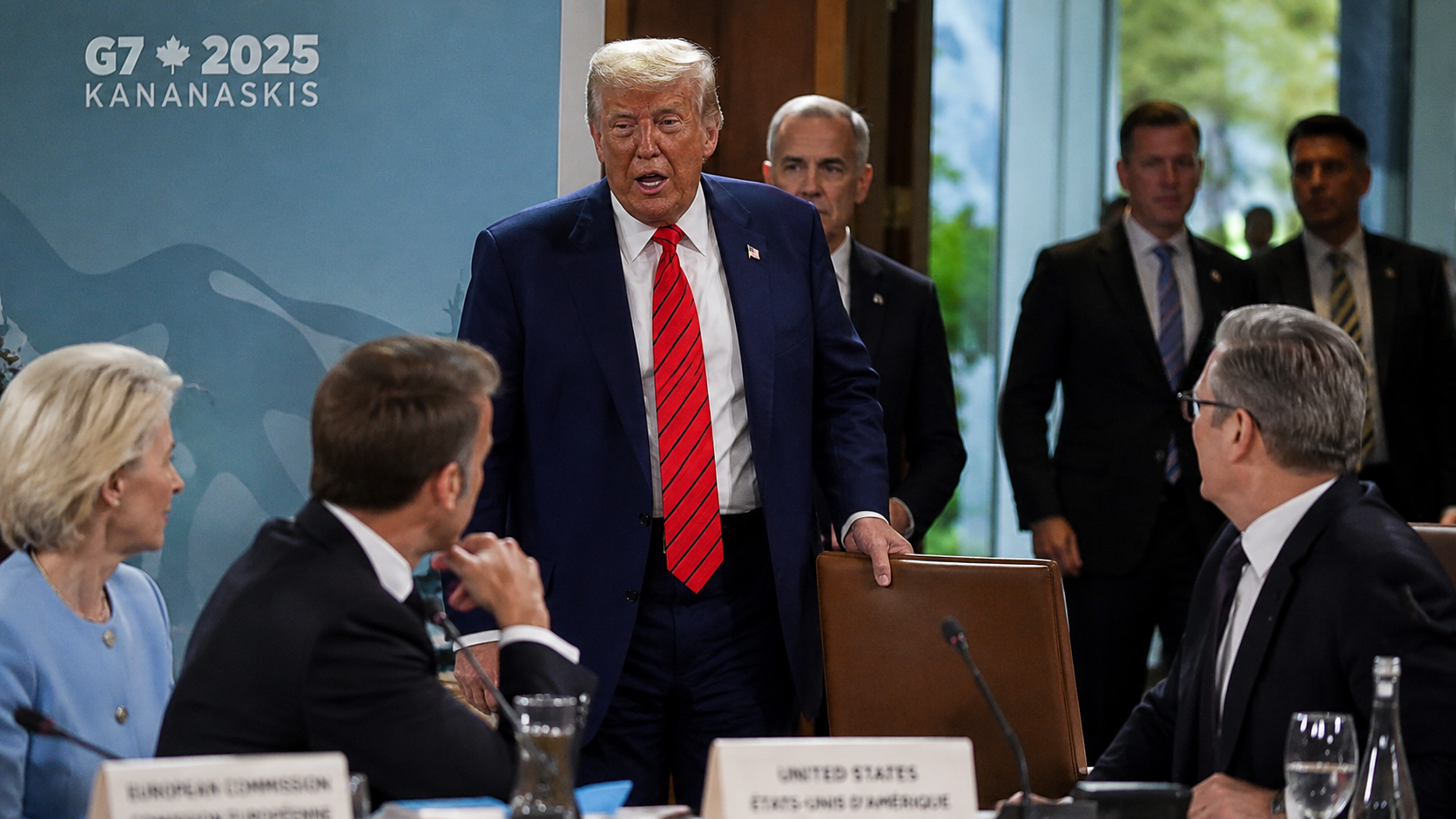 &laquo;Я здесь босс&raquo;: Трамп опоздал на заседание лидеров G7 и даже это превратил в перформанс