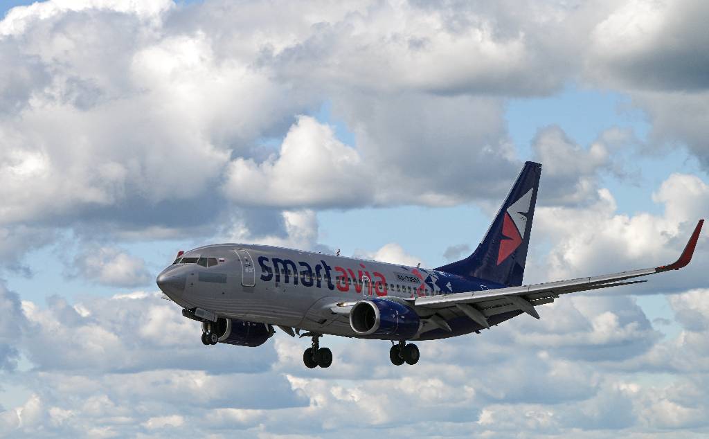 Подавший сигнал бедствия над Чёрным морем лайнер Smartavia появился на радарах