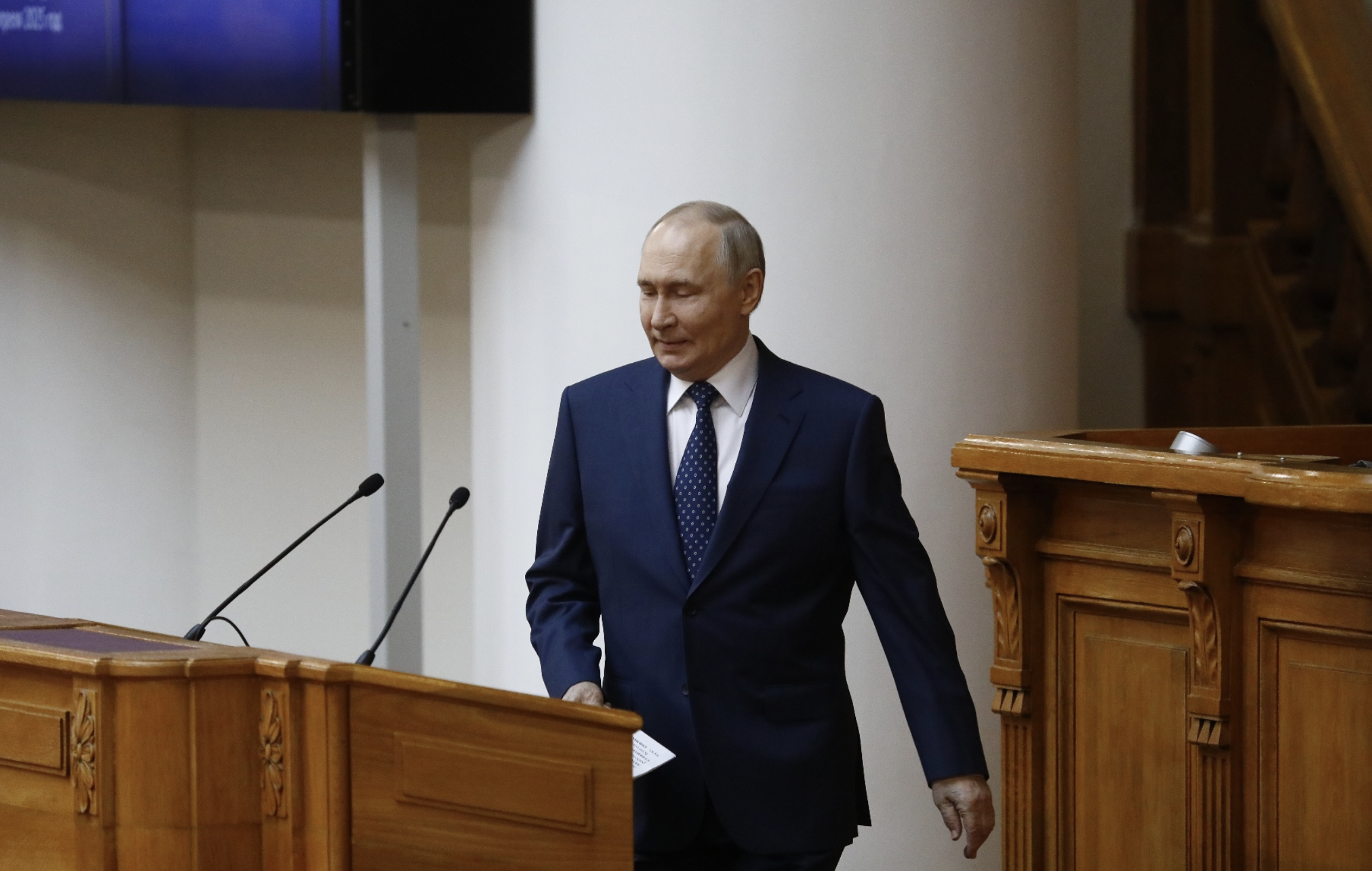 Более восьми тысяч камбоджийцев получили высшее образование в России, заявил Путин