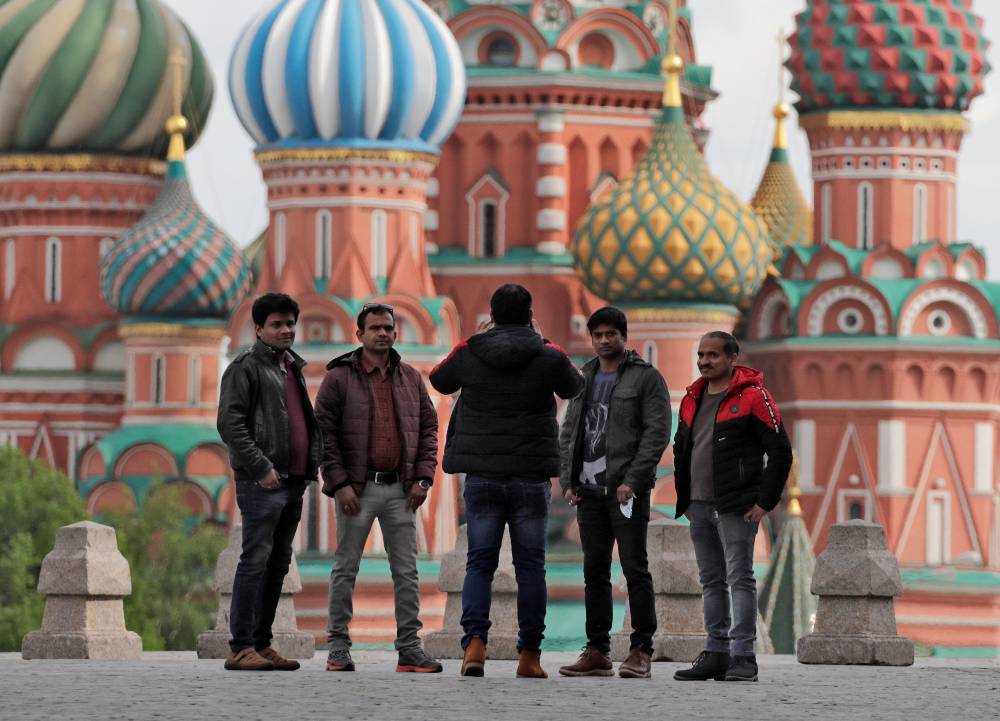 Индия обошла Китай по числу трудовых мигрантов в России среди визовых стран