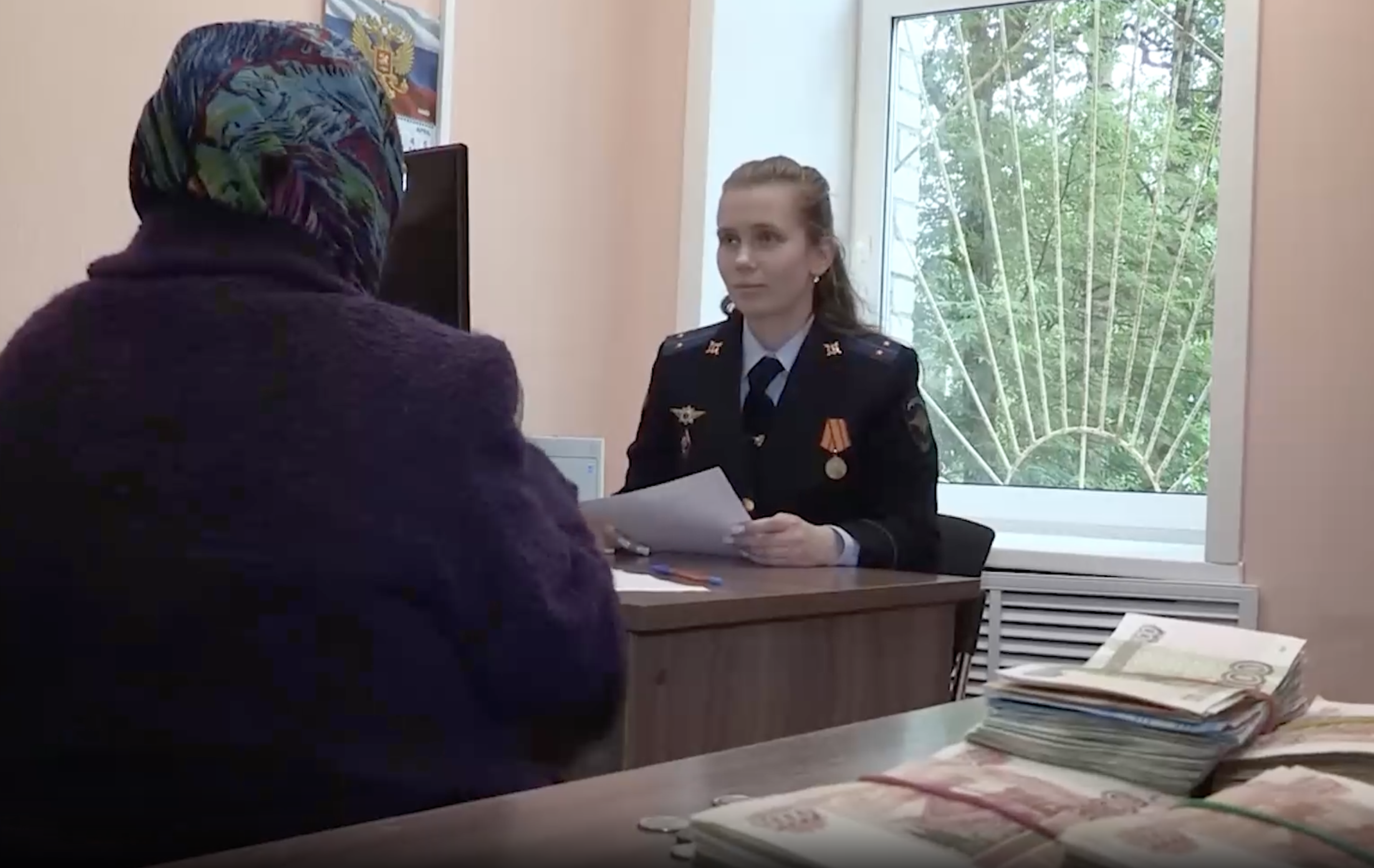 Курьера &laquo;поликлиники&raquo; поймали в аэропорту Архангельска с украденными ₽6 млн