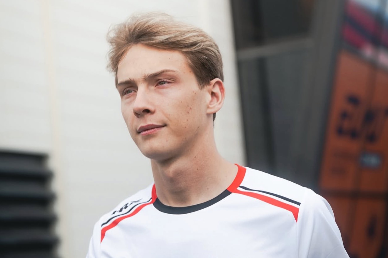Российский гонщик Ломко лишился места в &laquo;Альпин&raquo; и команде LMP2 из-за паспорта