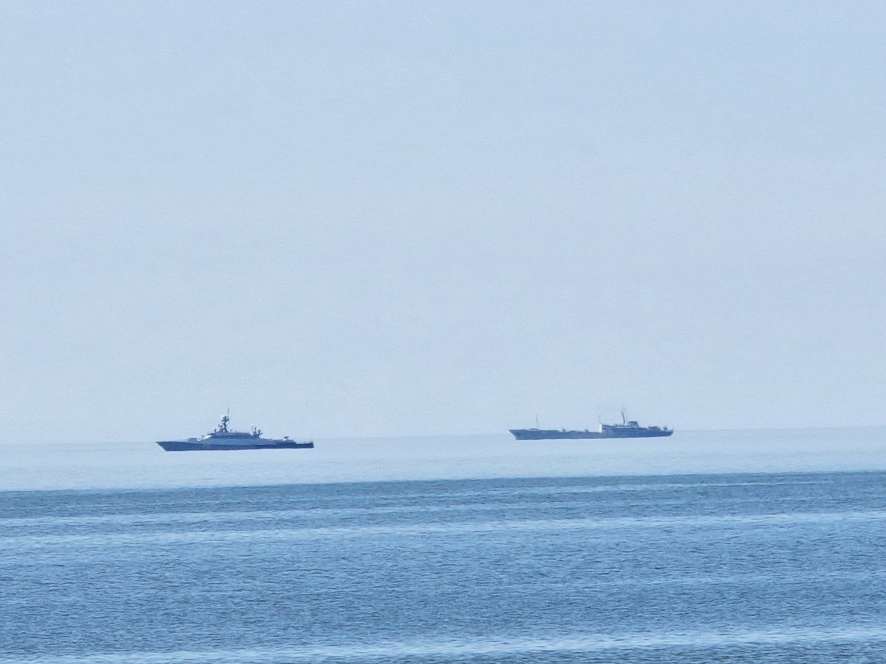 Фата-моргана подняла корабли над Балтийским морем у Калининграда