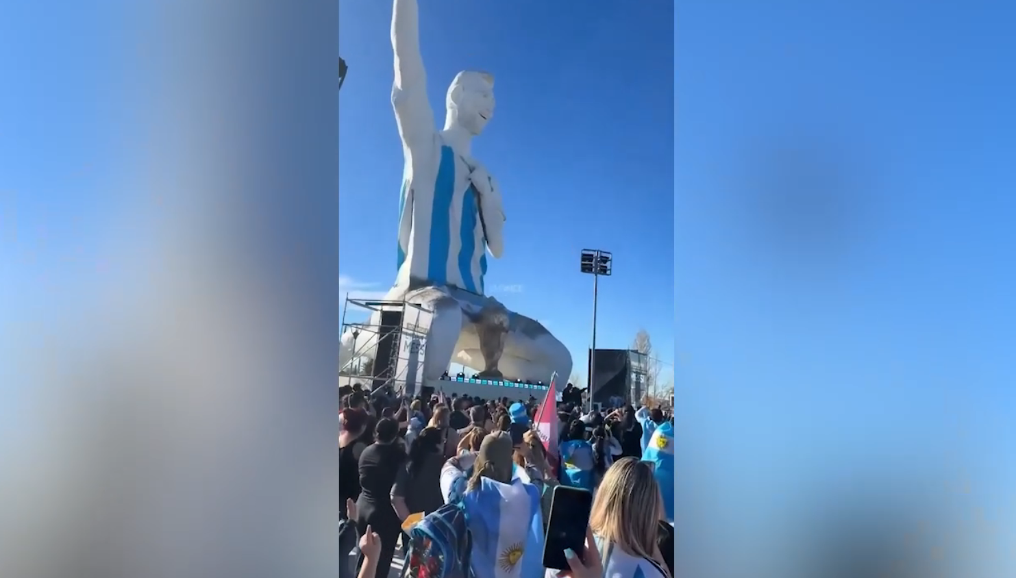В Аргентине открыли 26-метровую статую Лионеля Месси
