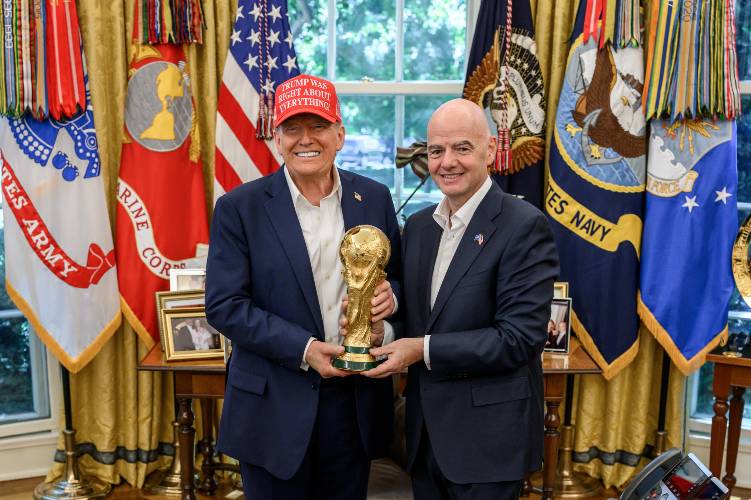 Глава ФИФА Инфантино вручит кубок победителю ЧМ-2026 вместе с Трампом