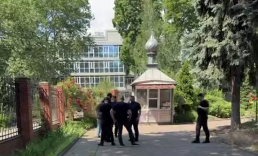 Неизвестные силой пытаются захватить храм УПЦ в Одессе