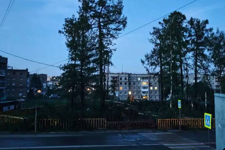 Смерч повредил 97 жилых домов в Кушве Свердловской области