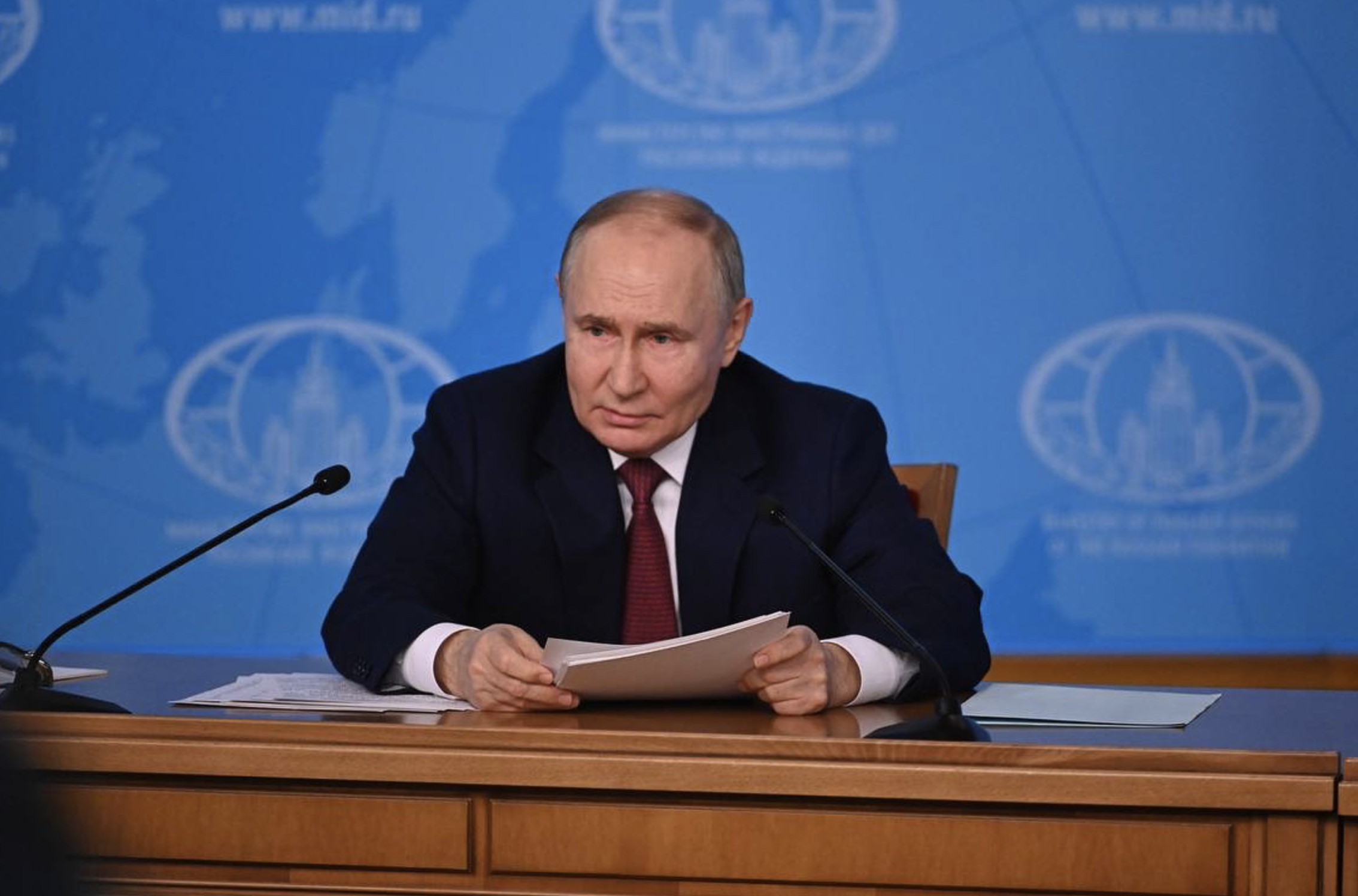 Путин поручил подумать над усилением поддержки гражданской авиации из-за спроса