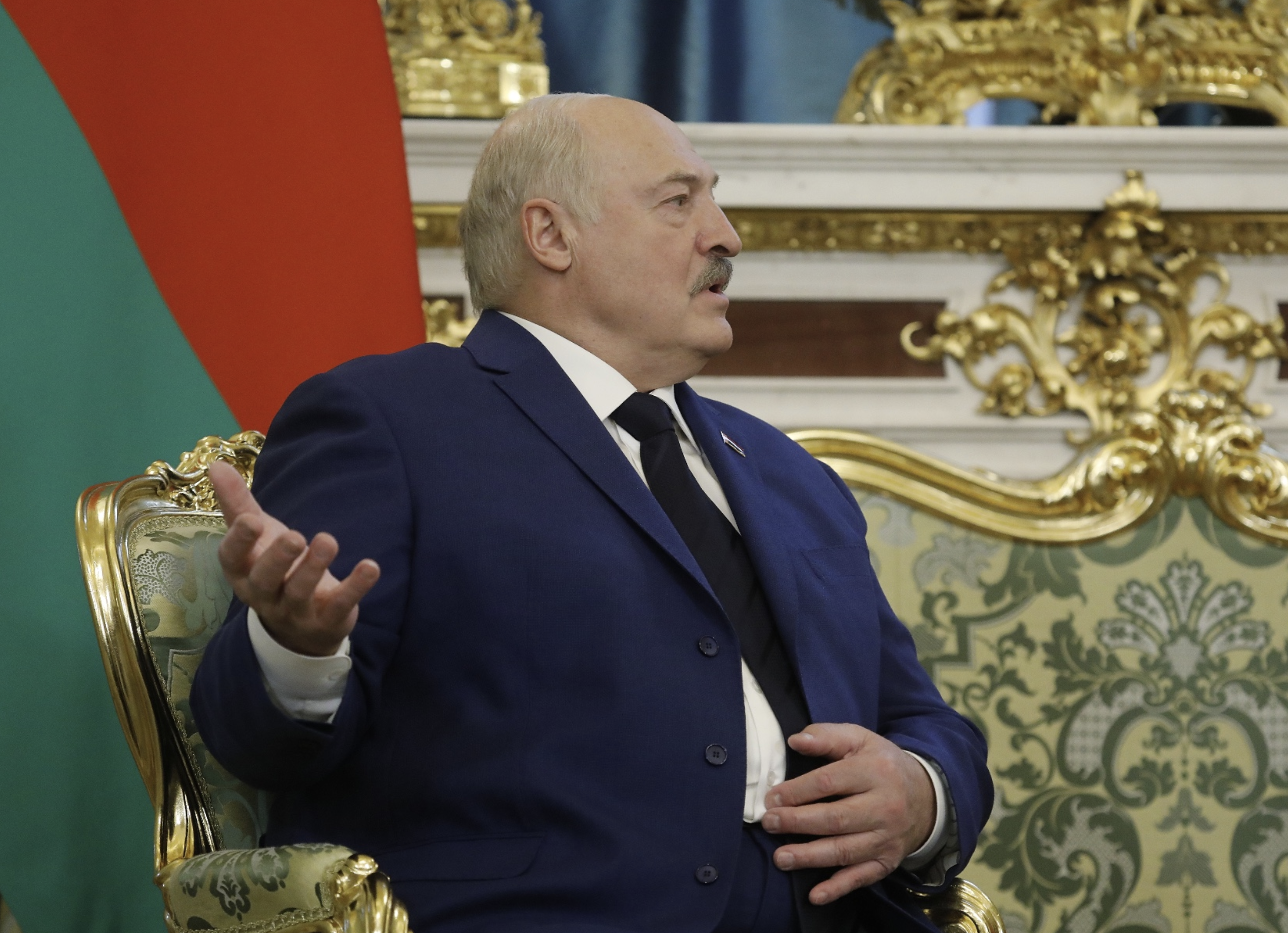 Лукашенко предупредил Киев об изменении &laquo;качества войны&raquo; при втягивании Минска