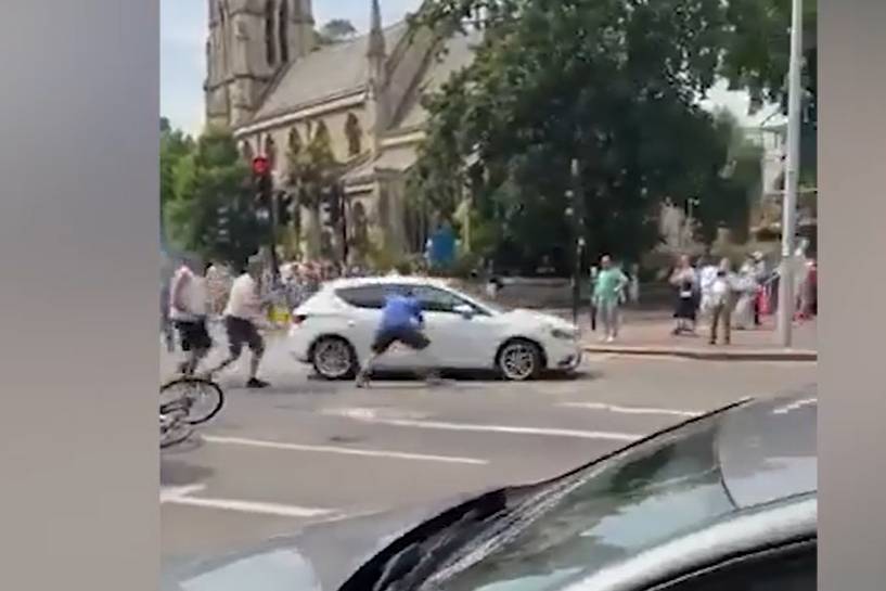 В Лондоне водитель протаранил толпу пешеходов