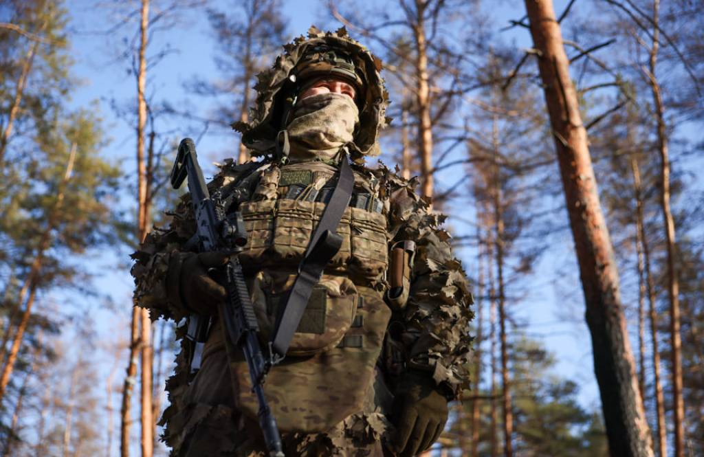 Один в поле воин: Российский штурмовик три месяца в одиночку оборонял позицию в Константиновке


