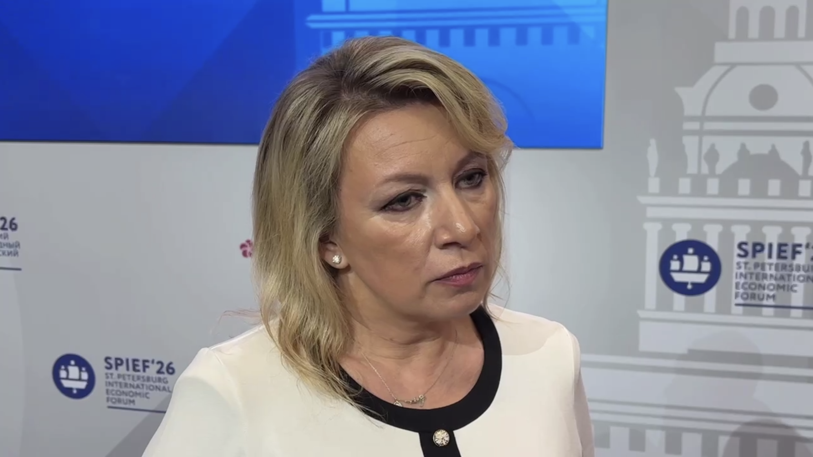 Захарова: Армению должен спасать её народ, а не Россия
