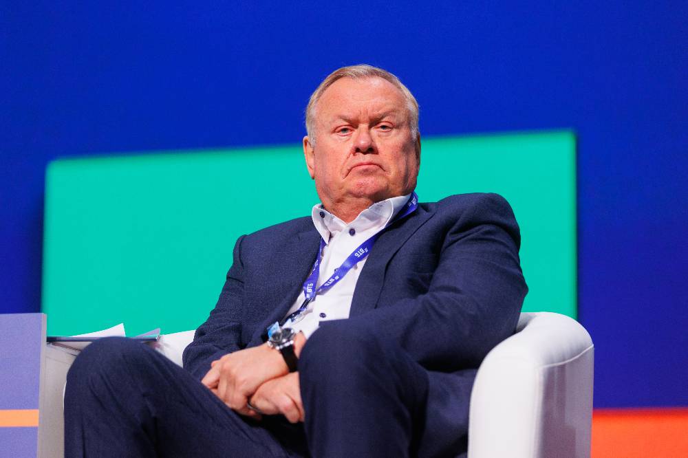 Глава ВТБ дал совет россиянам, куда вложить 1 млн рублей