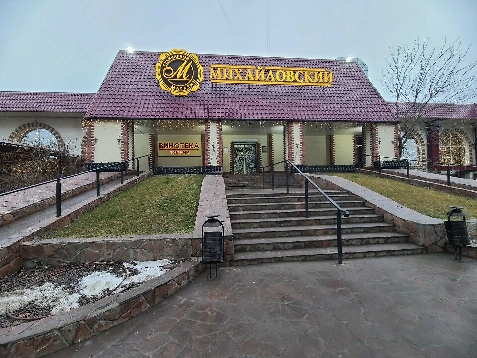 Отравившихся смертельной курицей и рыбой из гастронома в Астрахани уже 35