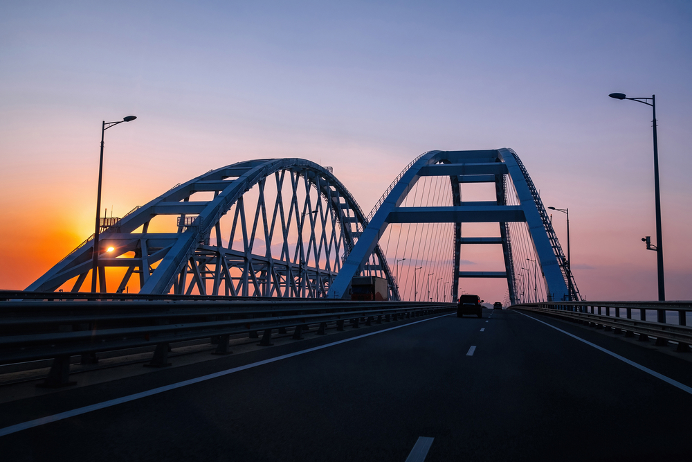 Движение автотранспорта по Крымскому мосту перекрыто
