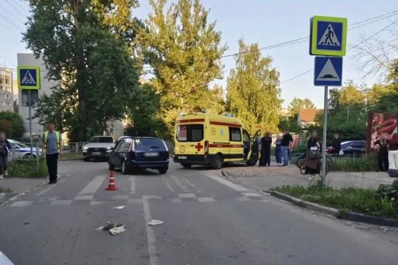 Четырёхлетняя девочка погибла под колёсами автомобиля в Твери
