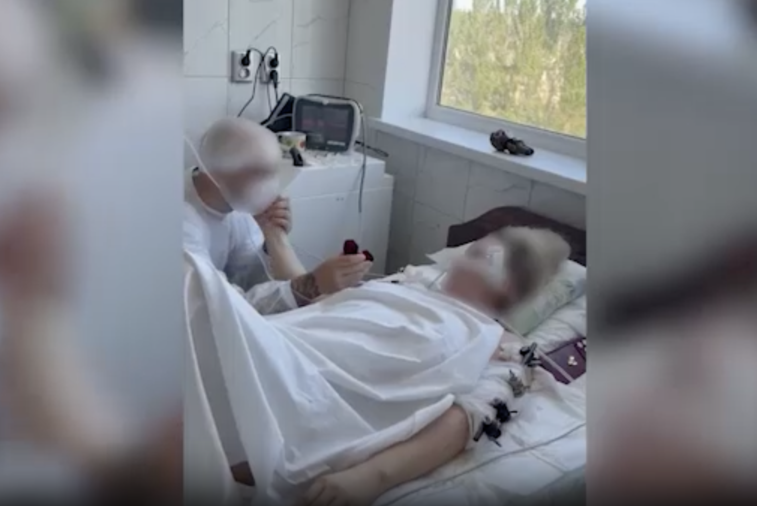 Боец СВО прямо в реанимации позвал замуж любимую, раненную при атаке в Енакиеве