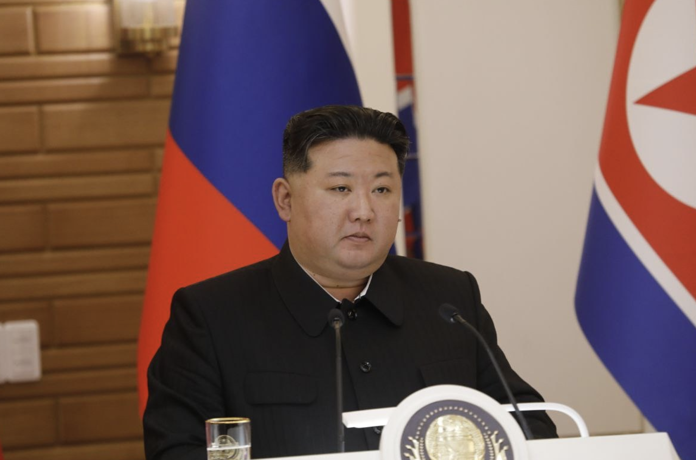 Песков назвал Ким Чен Ына желанным гостем в России