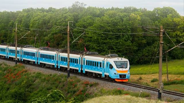 Железнодорожное пригородное сообщение в Крыму частично возобновили