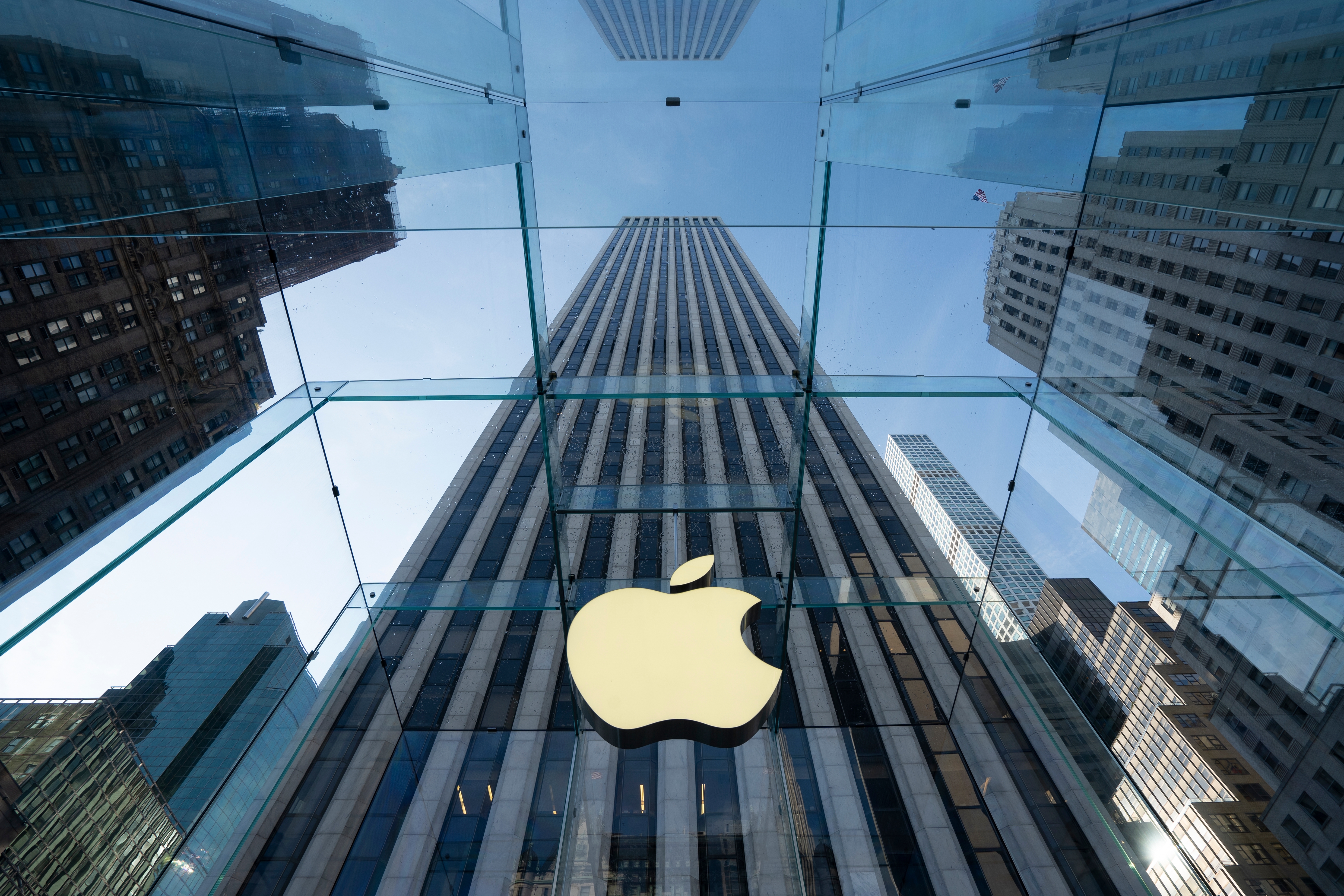 ФАС выдала предупреждение Apple за дискриминацию российских поисковиков