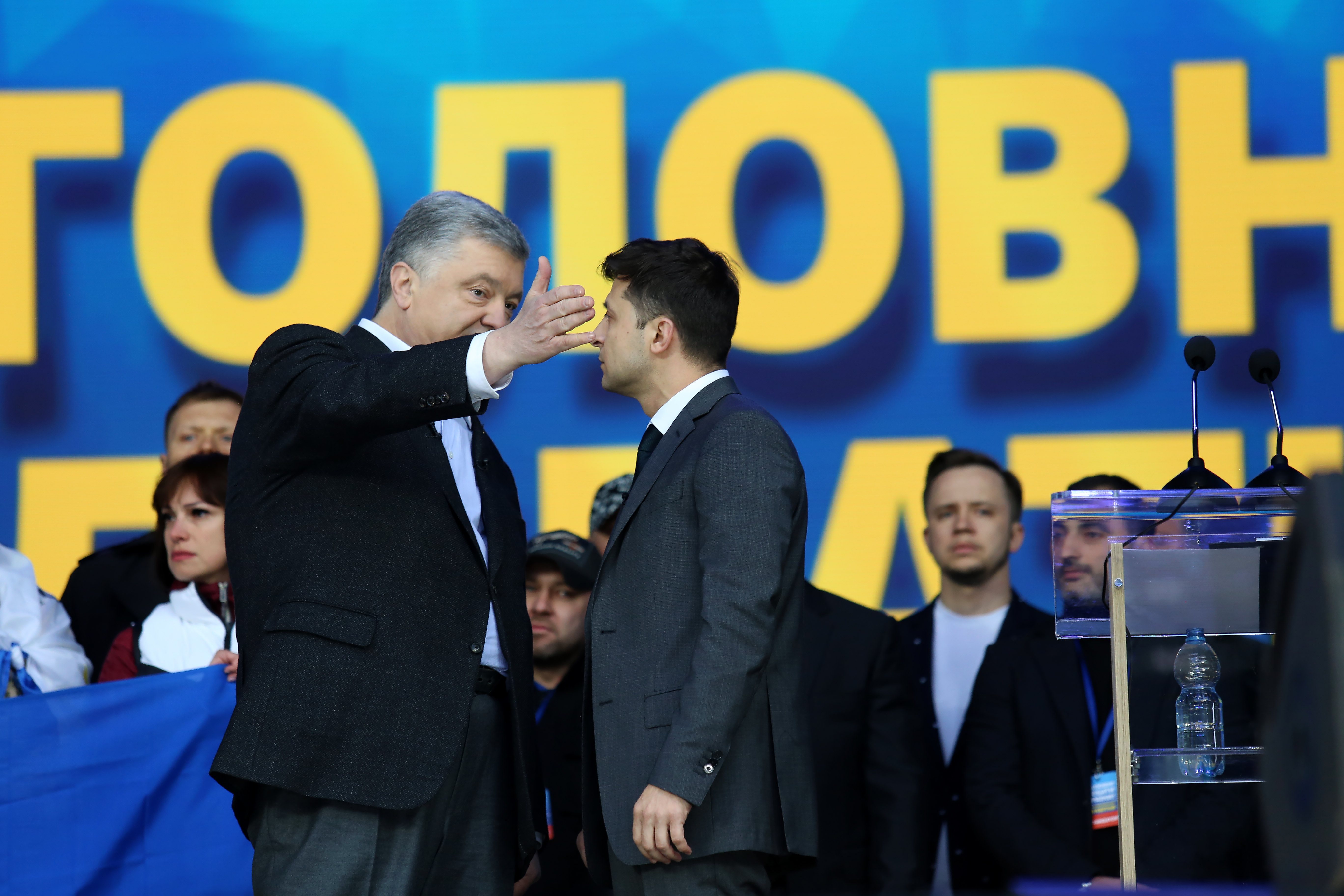 Порошенко* проиграл Зеленскому в суде